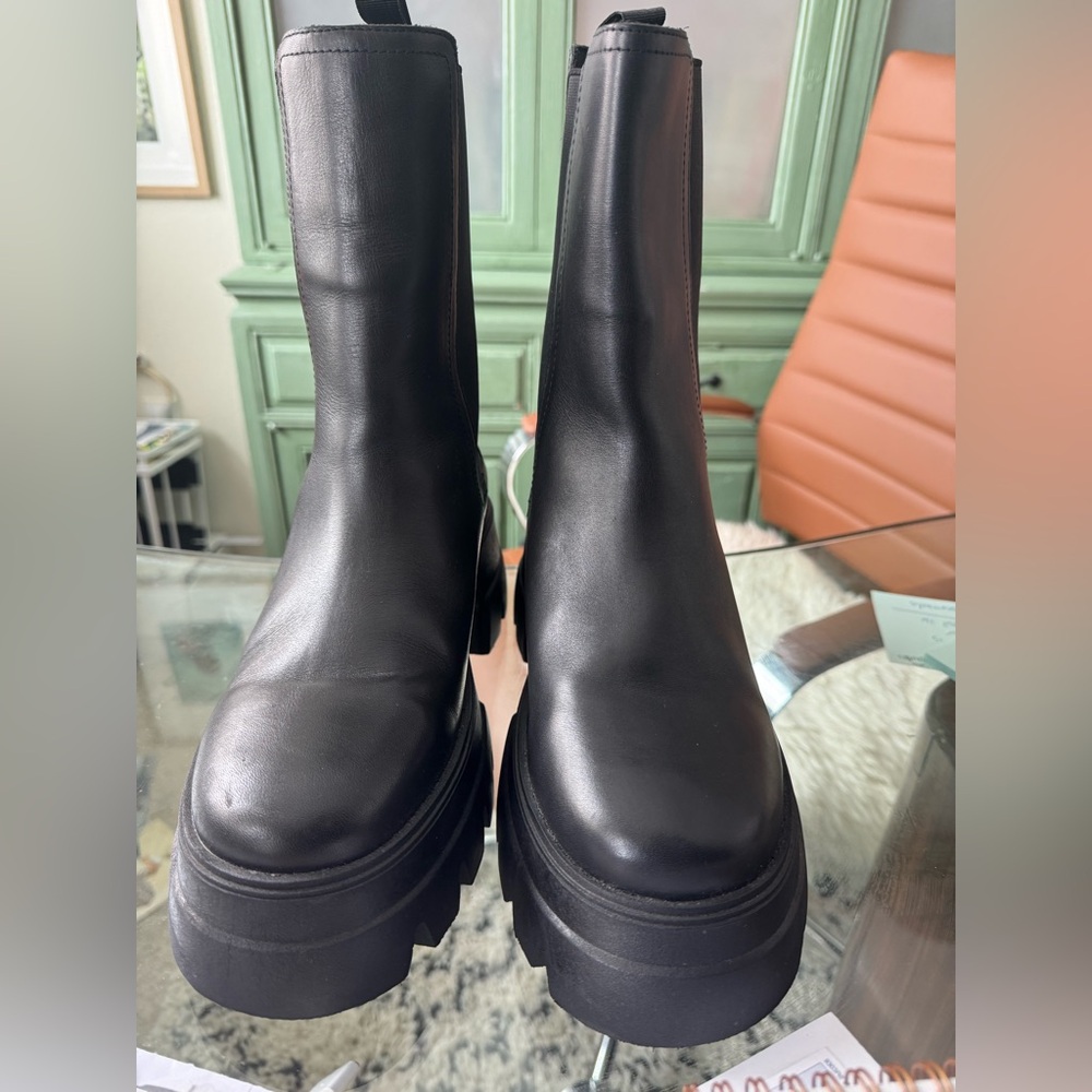Thursday boot company Reign Boots